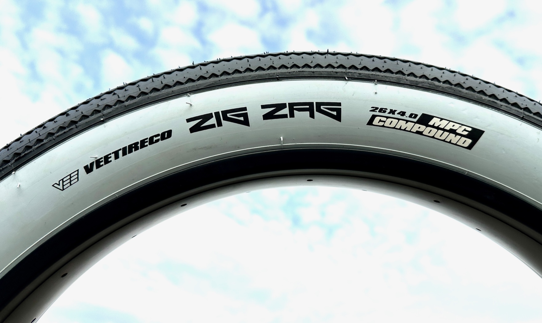 zigzag_vee_rubber_tire_reifen_26x4_weisswand_fatbike_f