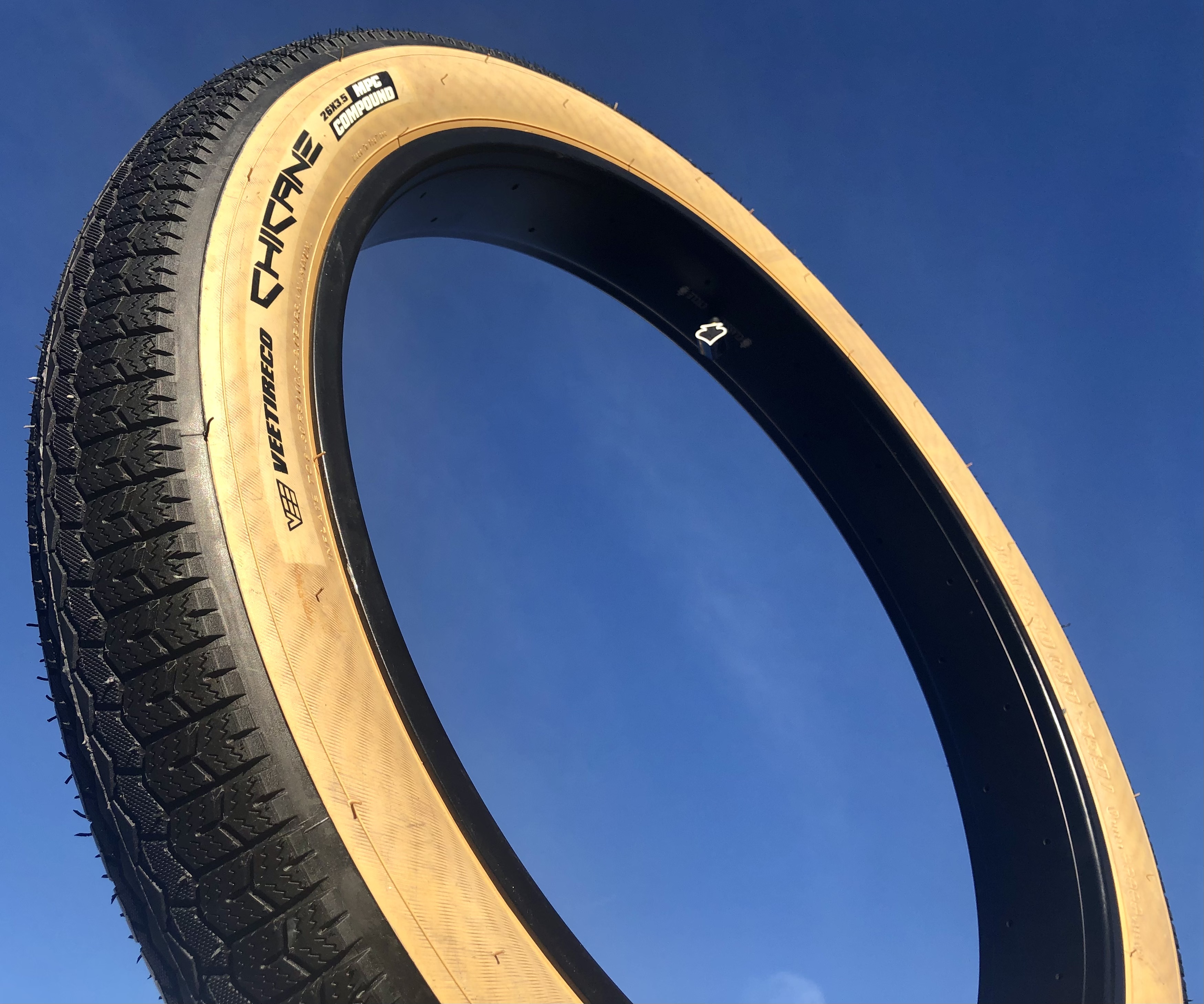 bicycle_tire_26-3-5_chicane_skinwall_hot_socks_vee_rubber_8