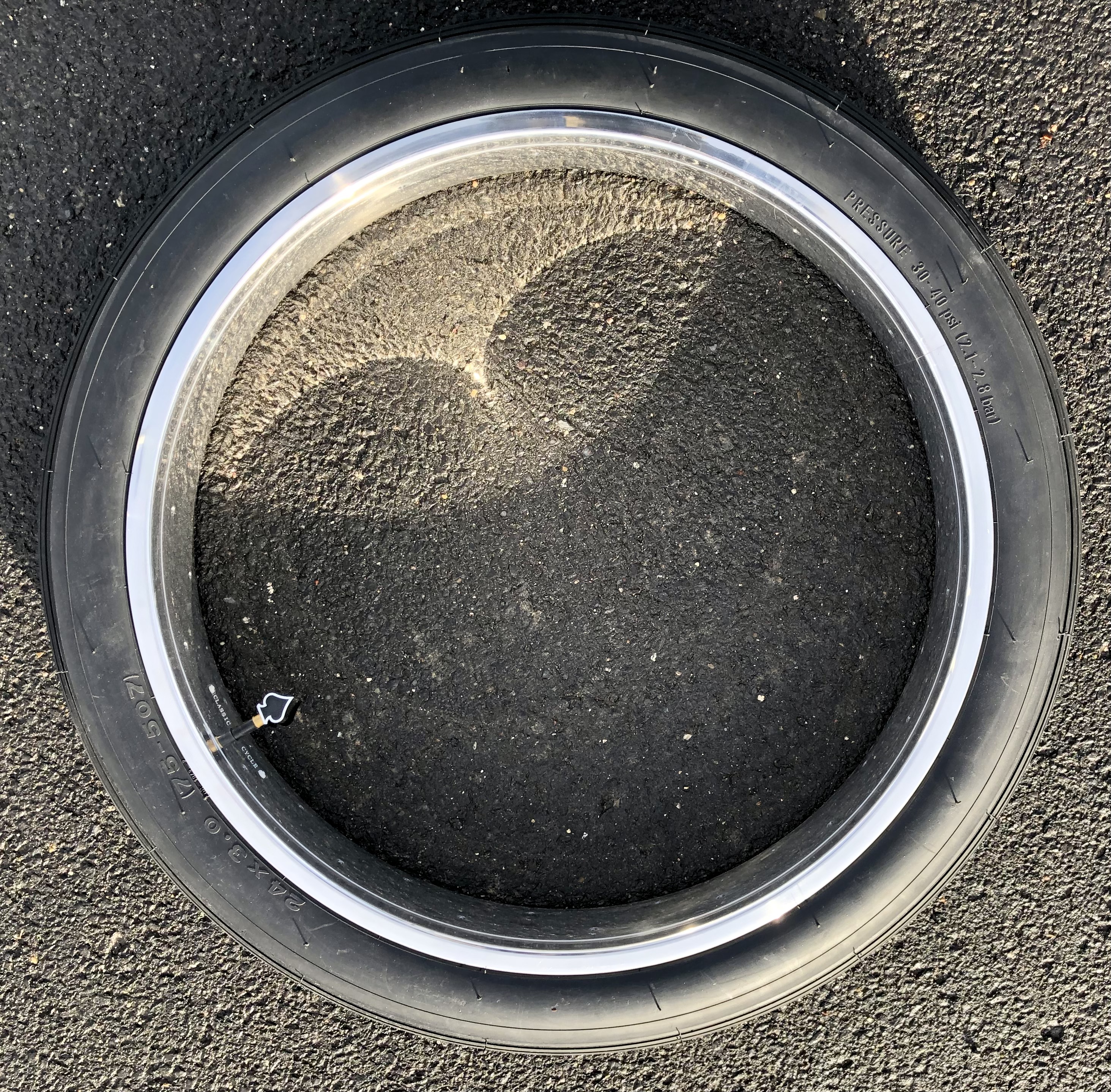 tire_thick_brick_black_24x3-0_3kSK2wwBcJJoep