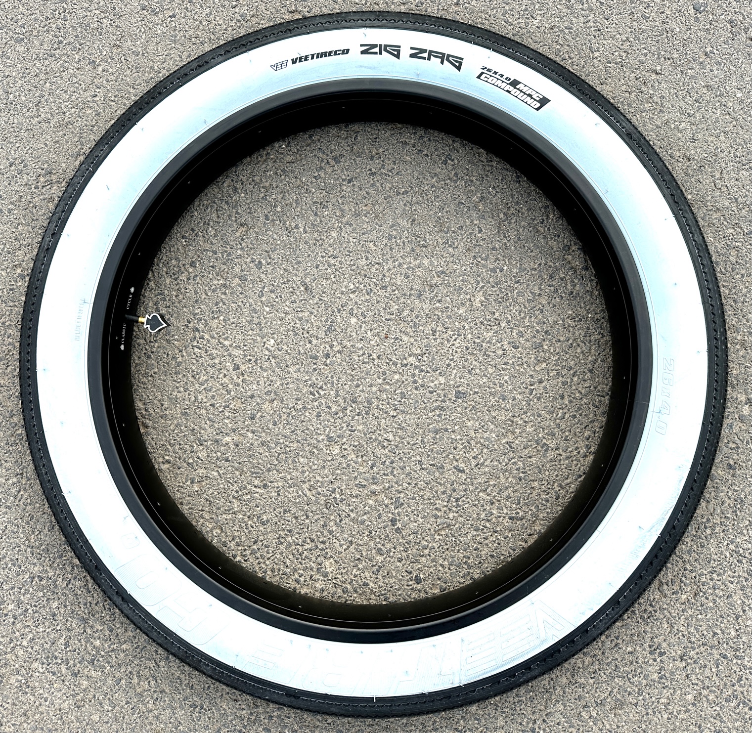 zigzag_vee_rubber_tire_reifen_26x4_weisswand_fatbike_c