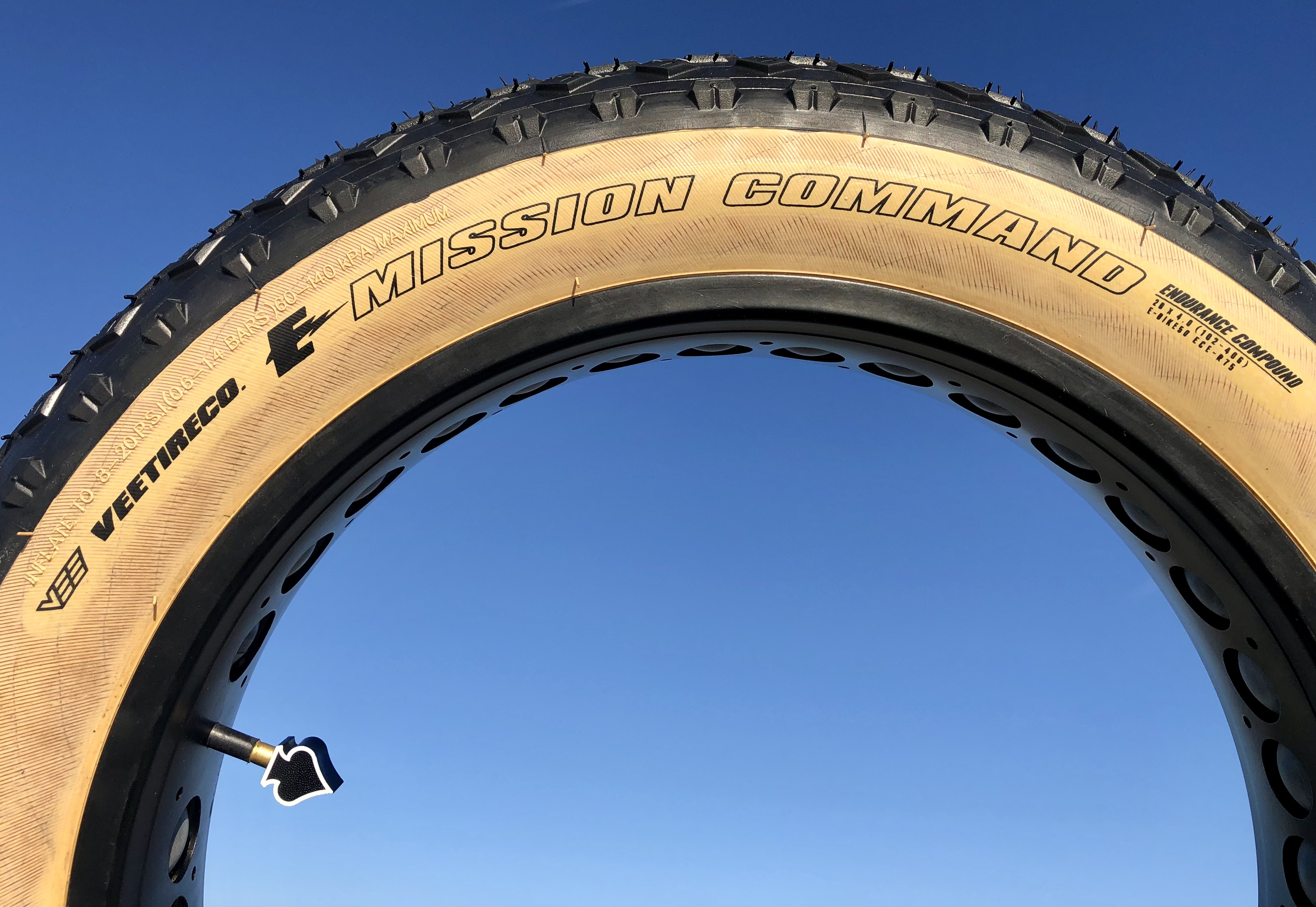 tire_bicycle_vee_mission_command_skinwall_skin_204_20x4_fat_bike_2