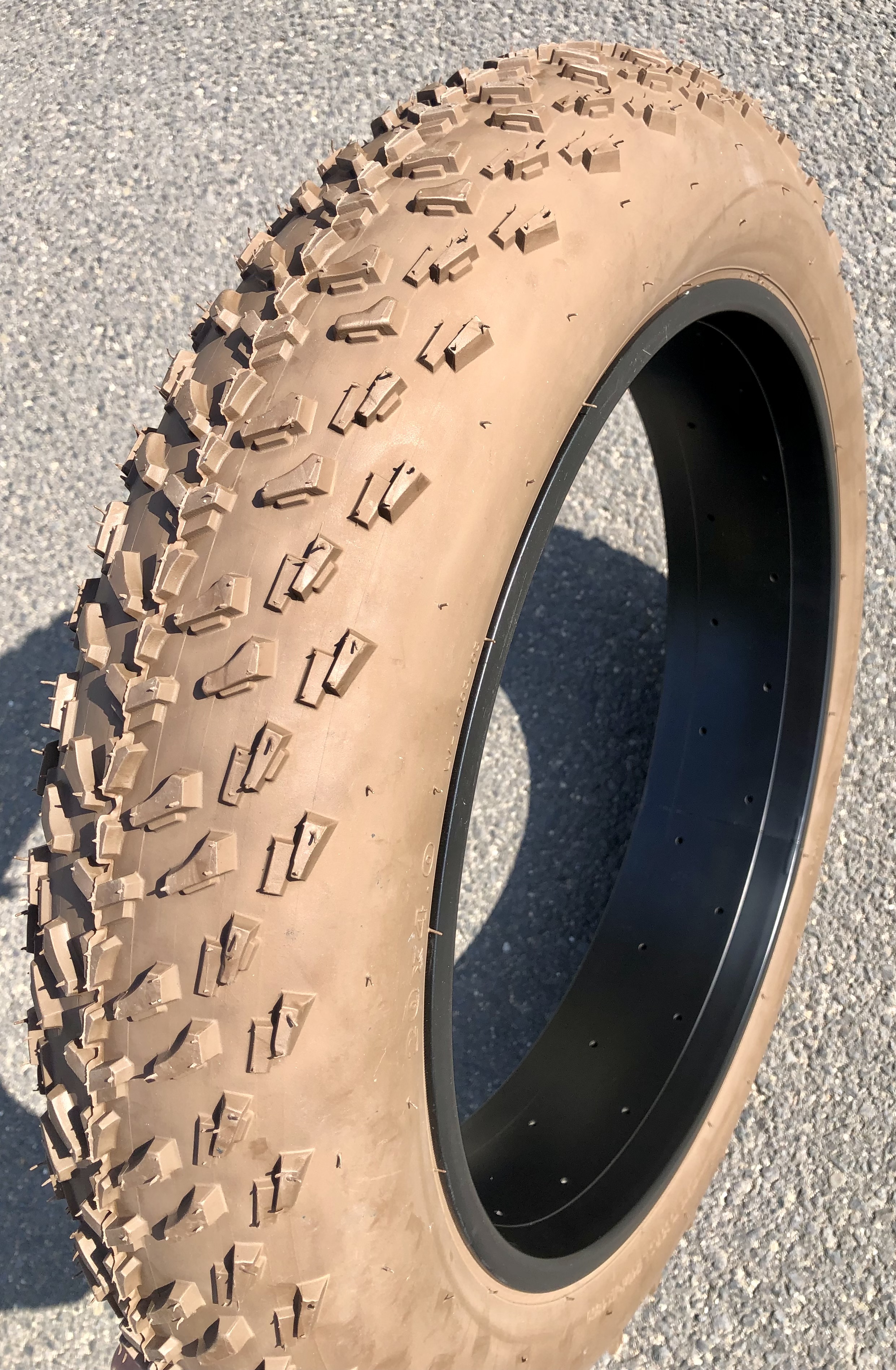 Fatbike_20x4-0_tire_brown_1