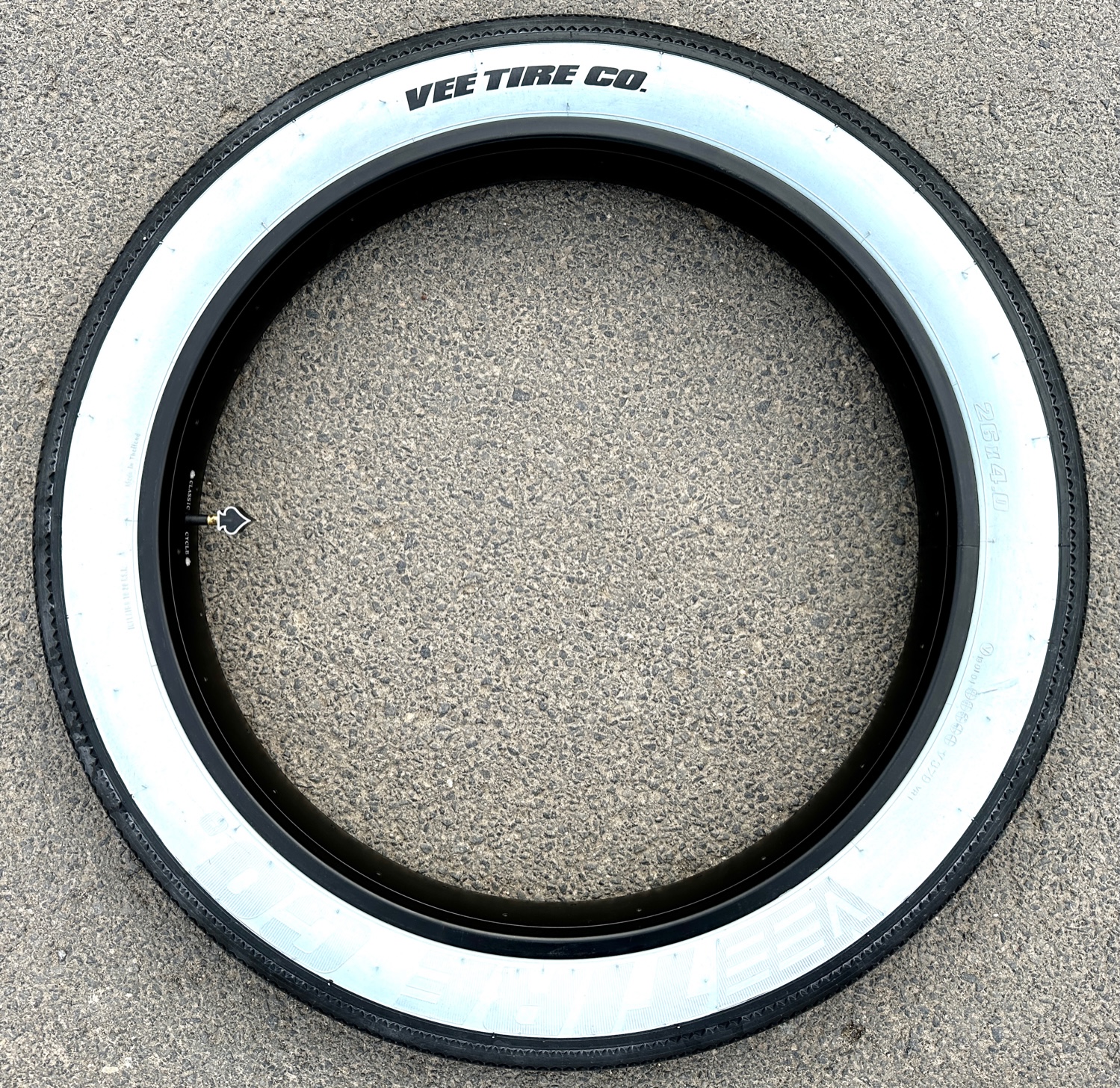 zigzag_vee_rubber_tire_reifen_26x4_weisswand_fatbike_a