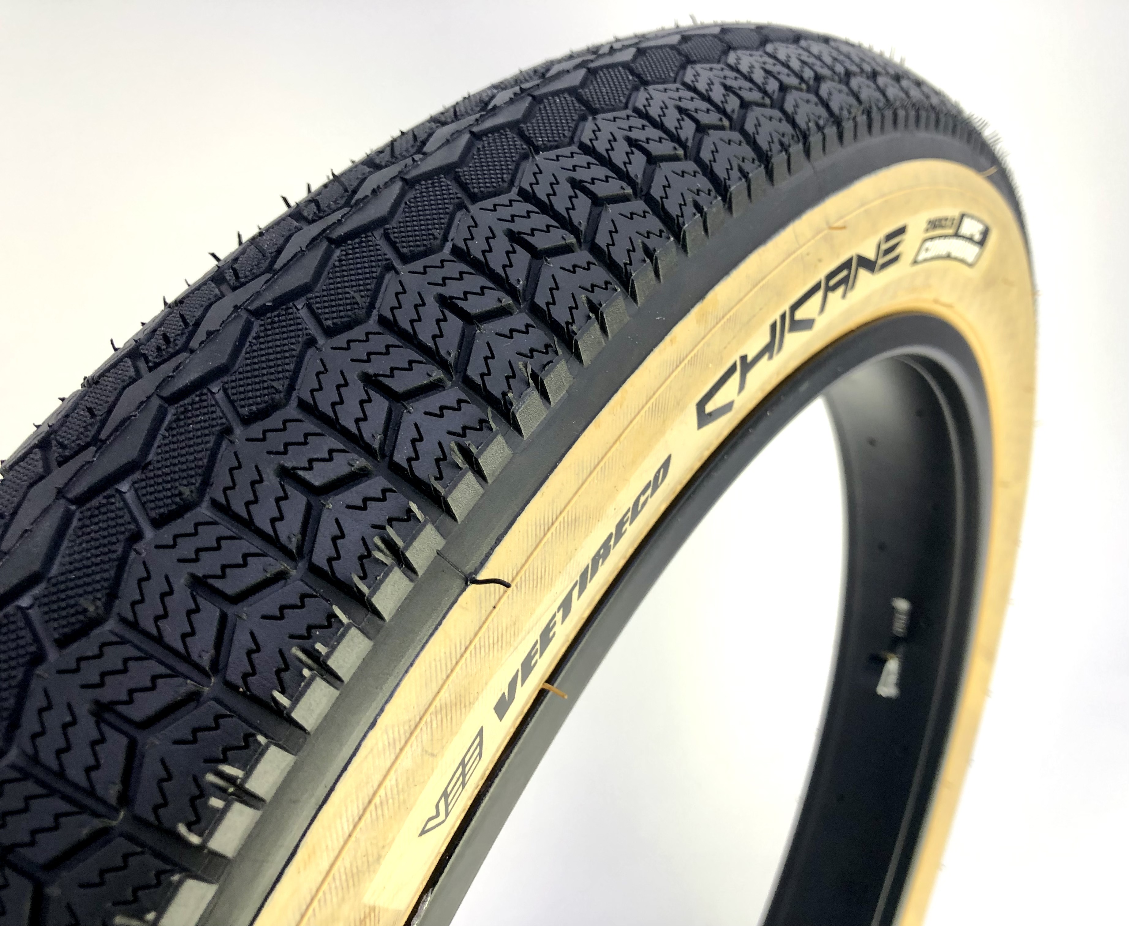 bicycle_tire_26-3-5_chicane_skinwall_hot_socks_vee_rubber