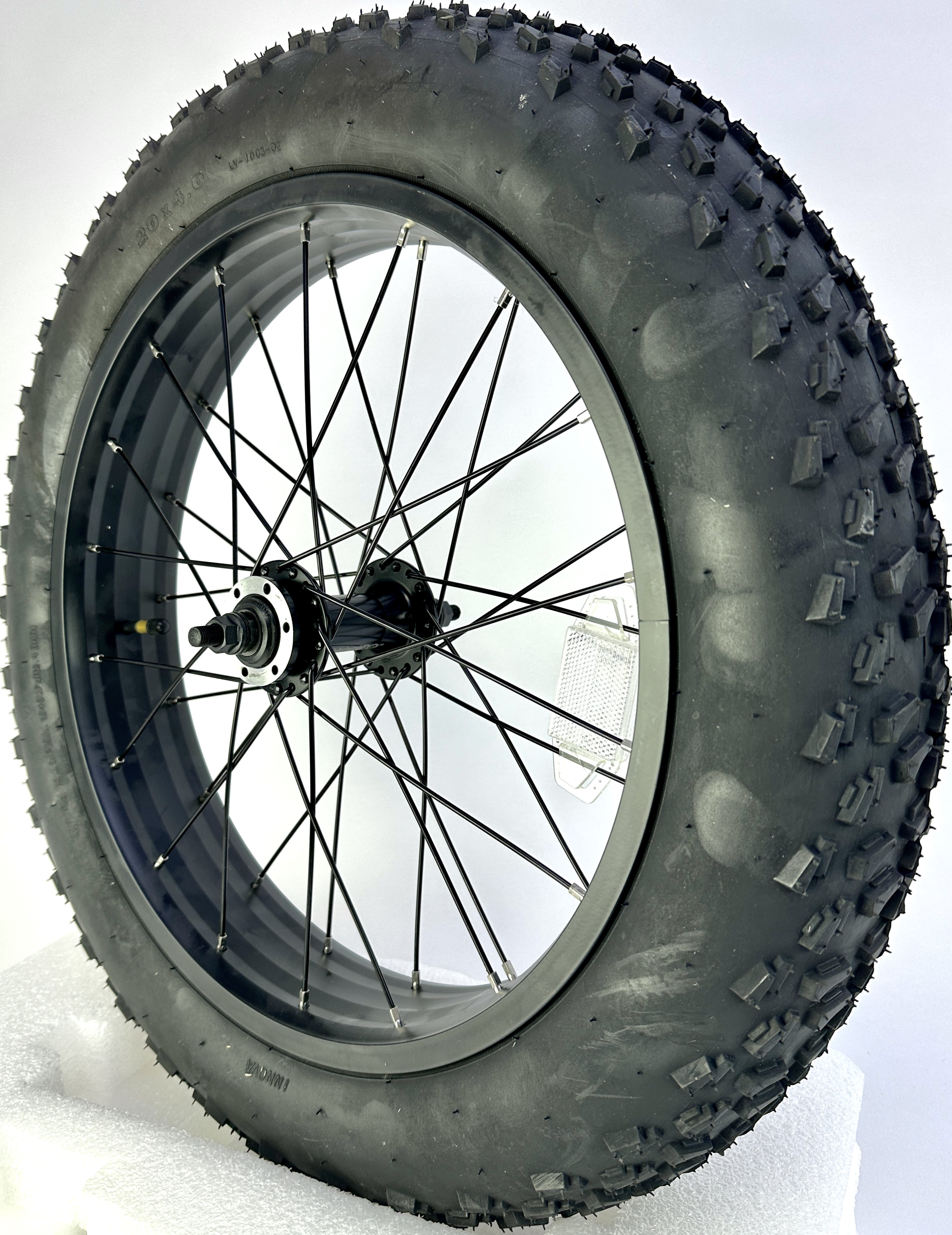 204_MXUS_Vorderrad_20x4_Front_wheel_ebike_complete_tire_tube3