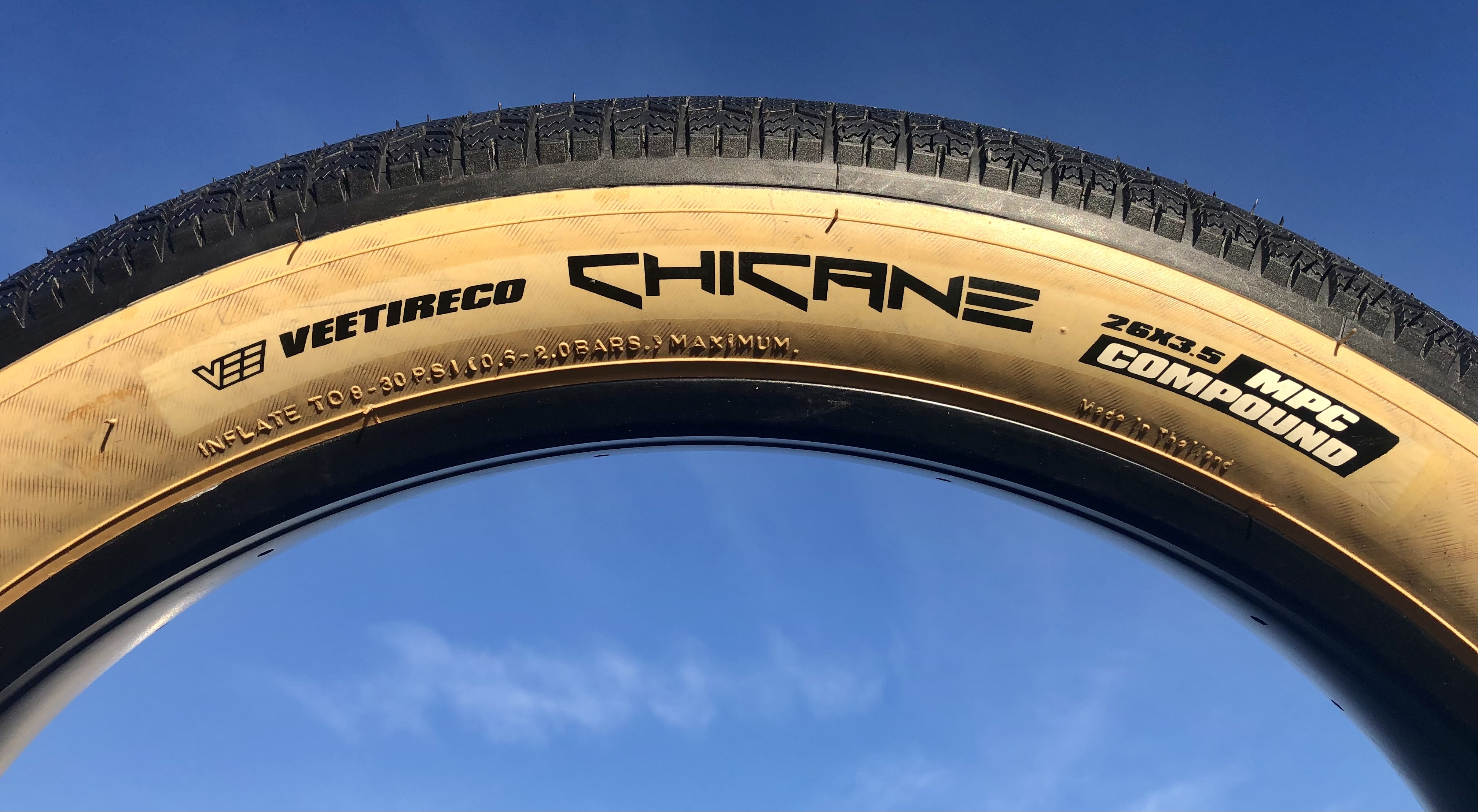 bicycle_tire_26-3-5_chicane_skinwall_hot_socks_vee_rubber_4