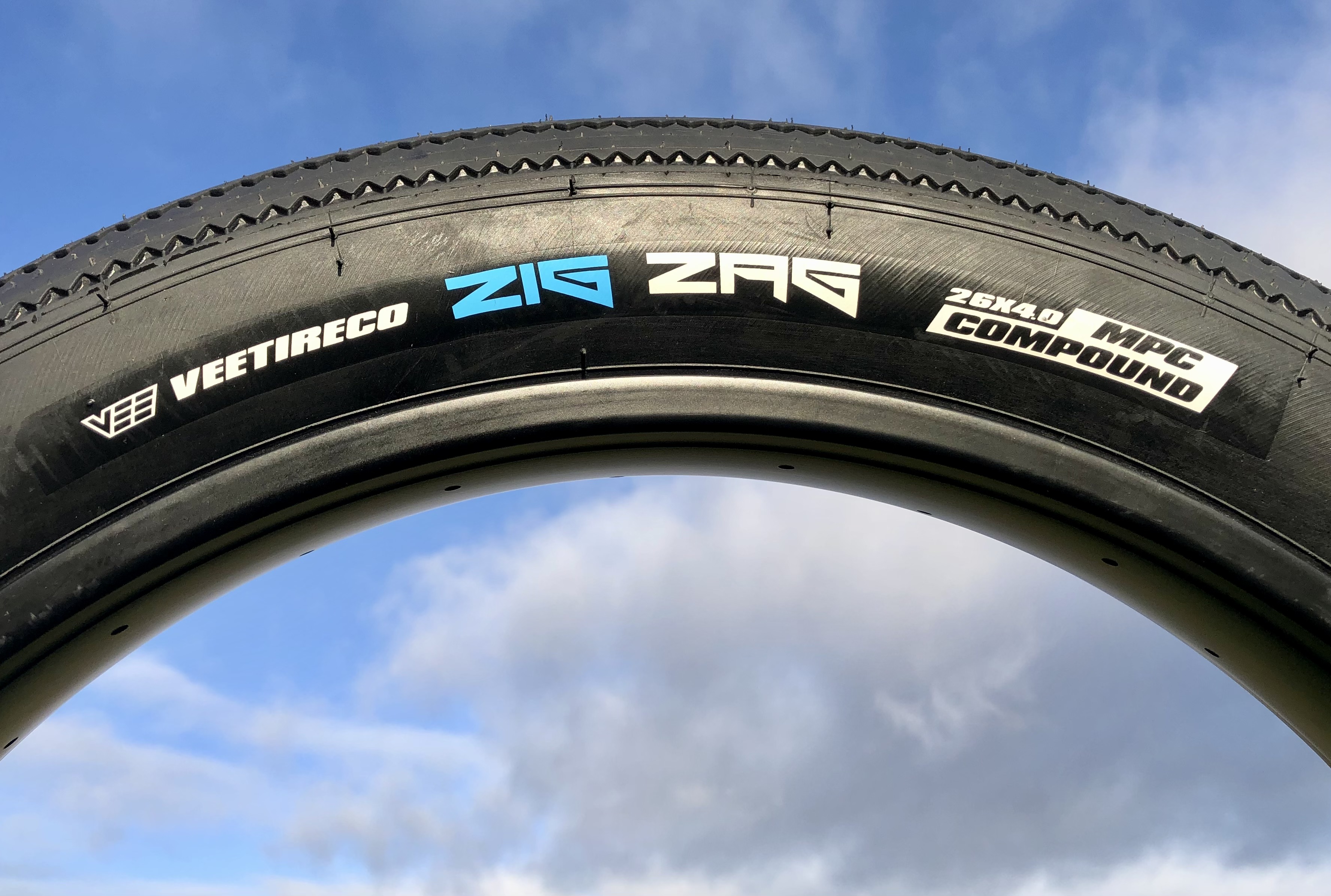 Fatbike_bicycle-tire_E-Zig-Zag_26x4_customize_black_b