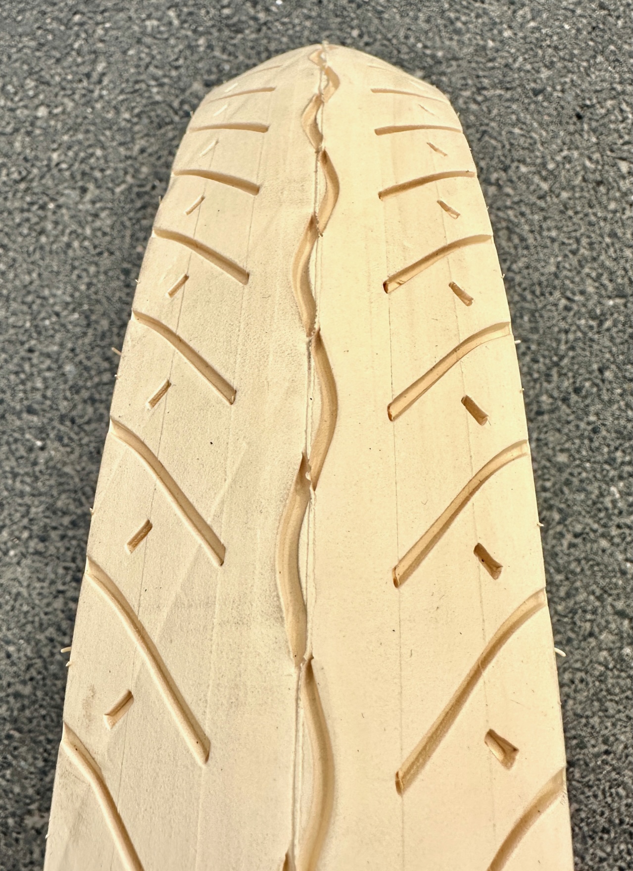 Tire_Street_Hog_20x3_creme_d