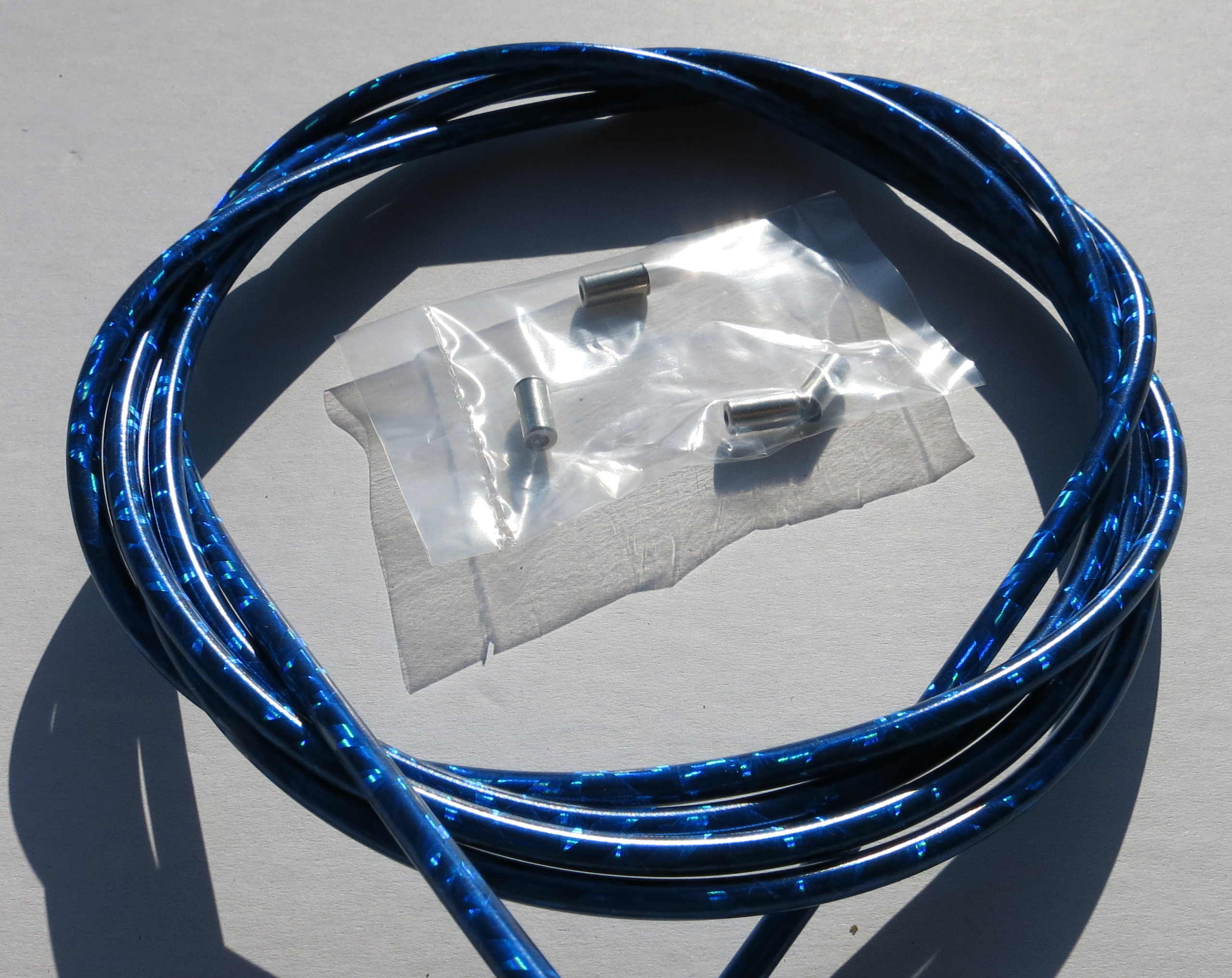 Gaine pour câbles Bowden, bleu métallisé brillant