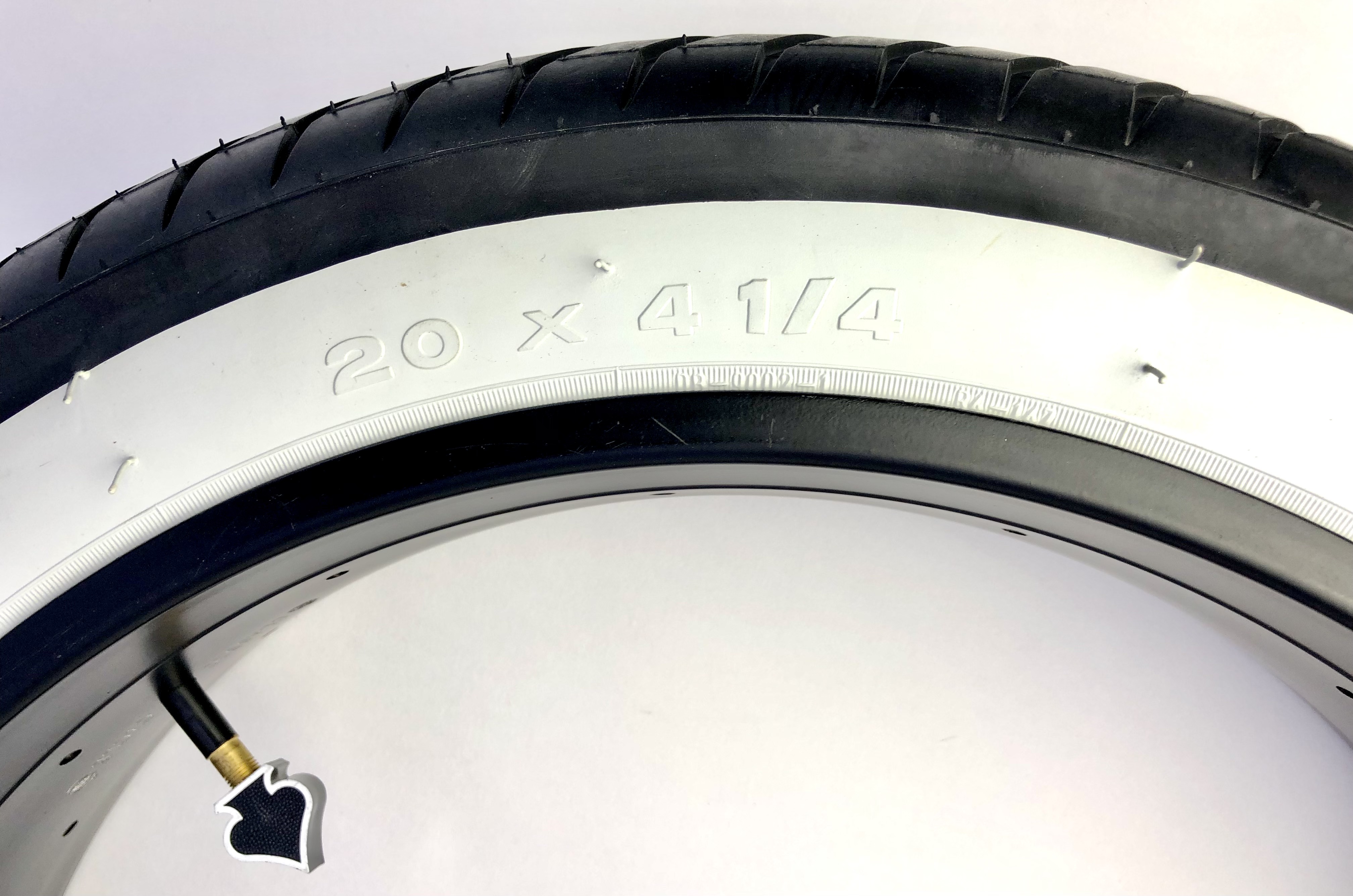 street_Hog_III_20x4_tire_white_wall_whitewall_204_2
