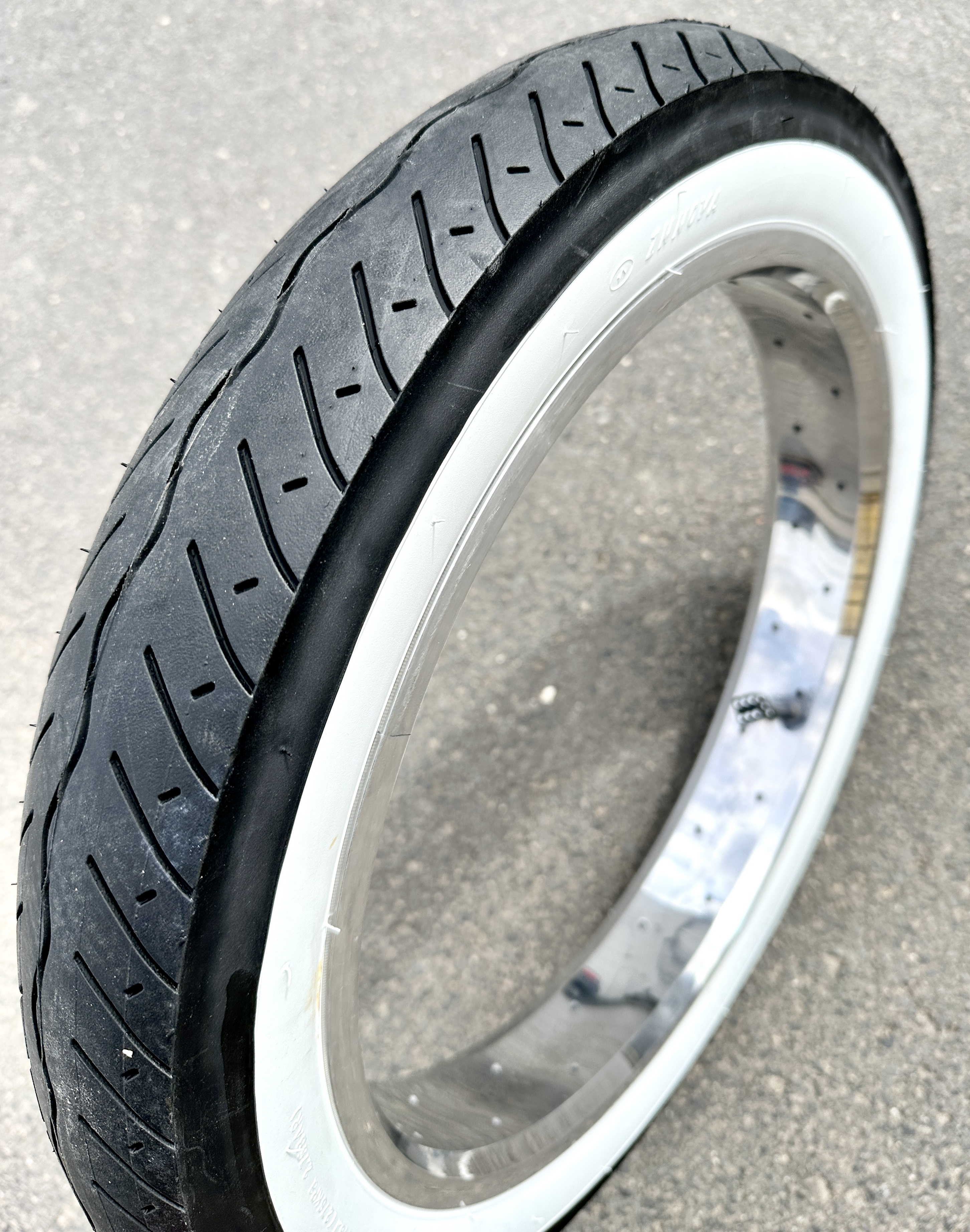 street_Hog_20x3_20_x_3-0_tire_tyre_whitewall_203_1