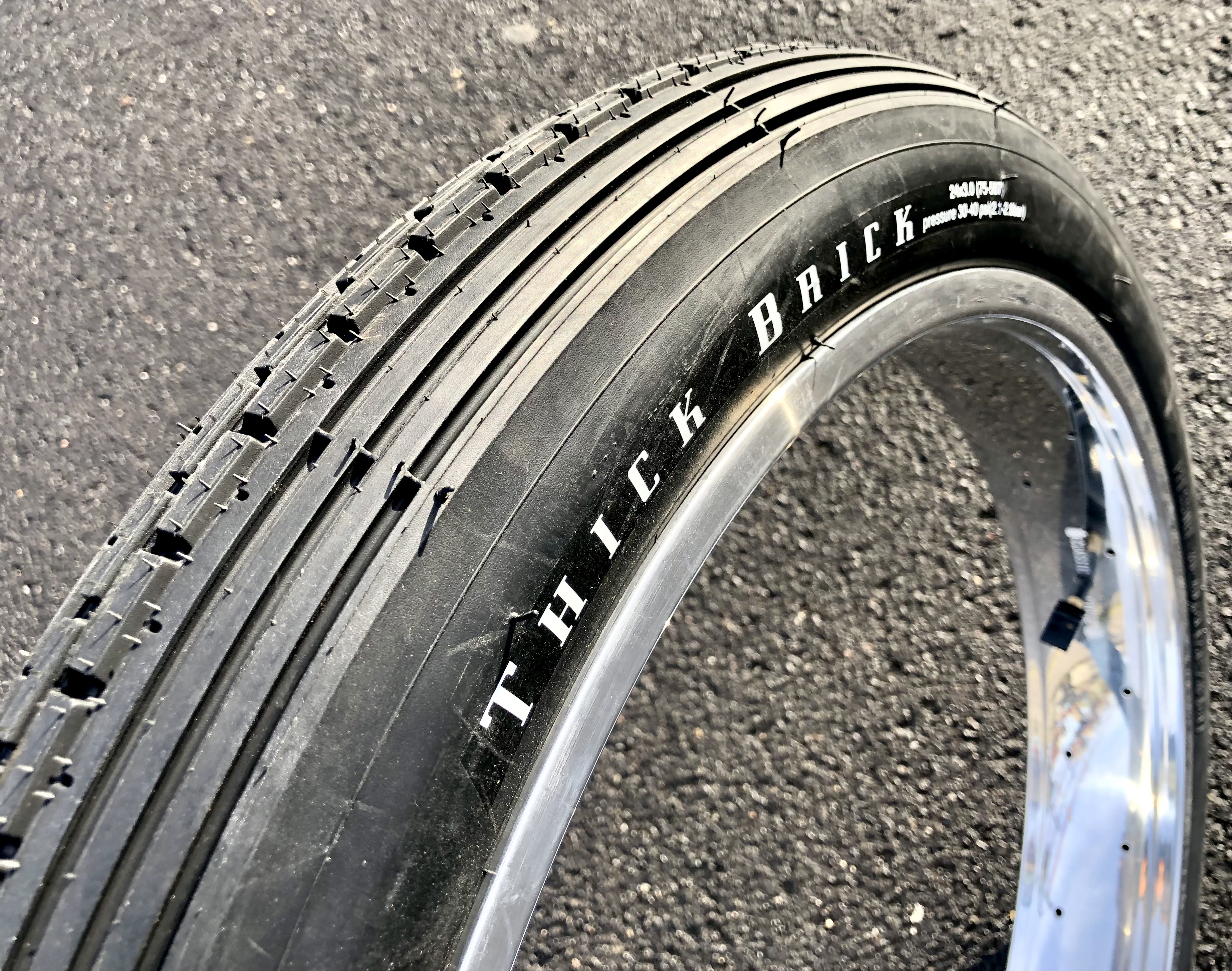 tire_thick_brick_black_24x3-0_5