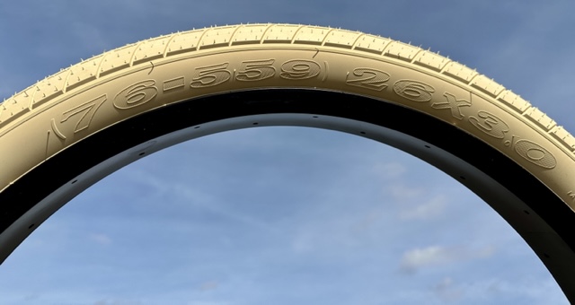 Pneu Wow Semislick 26 x 3.45 Noir vélo fatbike Pneu Wow Semislick 26 x 3.45 Noir vélo fatbike