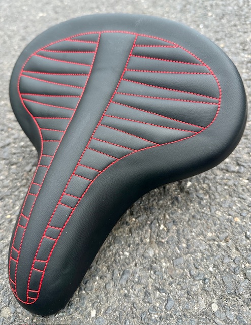 Selle Cruiser 70' Classic Alfa Italy noir avec des surpiqûres rouges