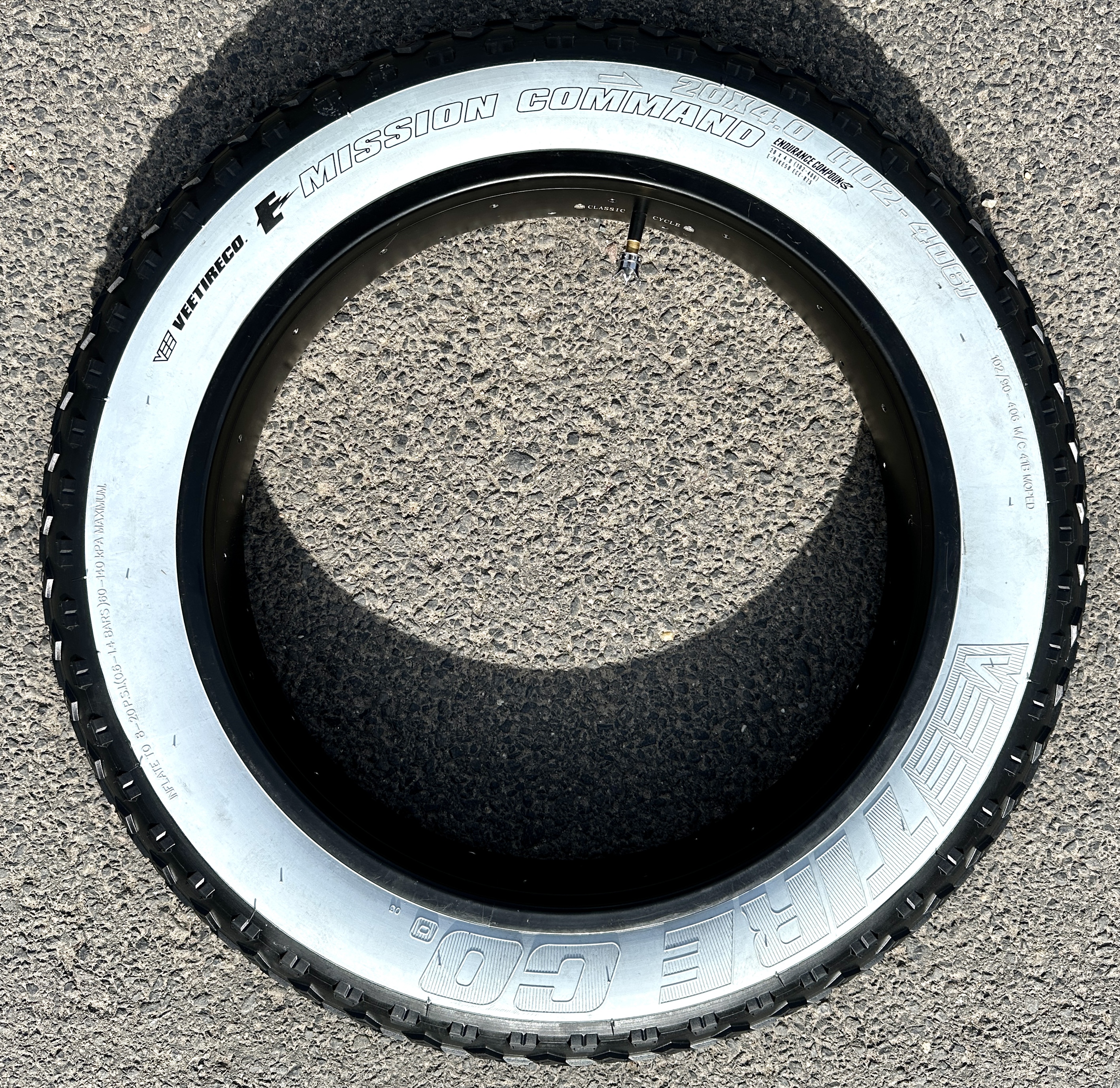 Mission_Command_weisswand_20x4_Fatbike_tire_g