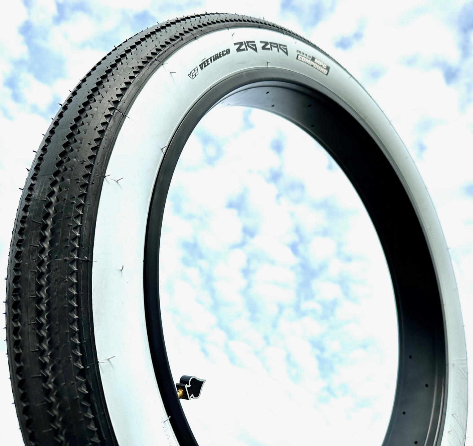 zigzag_vee_rubber_tire_reifen_26x4_weisswand_fatbike_d